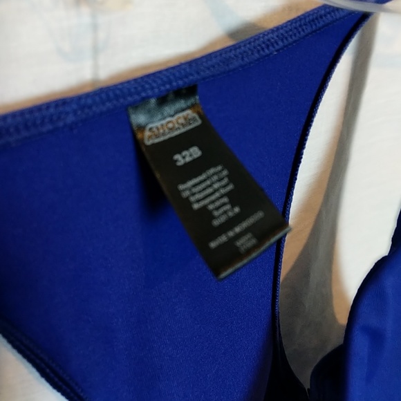 Workout top - Picture 2 of 4